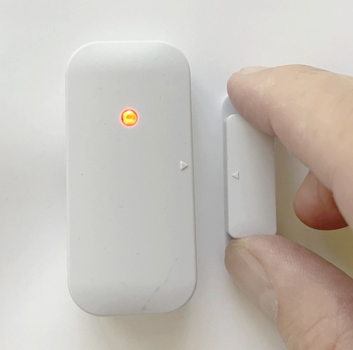 Anlernen des Fensterkontaktschalter mit farbiger LED-Anzeige der Schaltart rot= aus Magnet am Sender